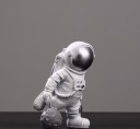 Astronaut og månestatue 7