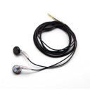 Auriculares de bajos con cable de 1,2 m Conector en ángulo de 3,5 mm Rango de frecuencia de 20 Hz a 20 kHz Impedancia de 150 Ω Sensibilidad 3