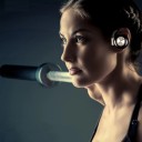 Auriculares inalámbricos con gancho detrás de la oreja Bluetooth 5.0 Micrófono Control de música y llamadas Duración 10 horas Alcance 10 m 4