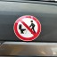 Autocolant amuzant pe o mașină cu un motiv de interdicție 4
