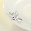 Bague femme avec un trèfle à quatre feuilles 2