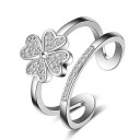 Bague pour femme avec un trèfle D2008 1