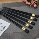 Baguettes de table avec décoration dorée 2