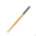 Bamboe eetstokjes met bloemenpatroon voor Aziatische gerechten Kleurrijke bovenkant met kleine witte bloemetjes Versmallende punt Lengte 9