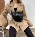 Banane noire pour femme en nylon 38 x 13 x 16 cm Compartiment principal avec fermeture éclair à deux curseurs Poche zippée Sangle avec boucle en métal 2
