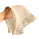 Bandeau en tissu à motifs pour femmes Tissu structuré et texturé Bordure en dentelle avec pompons Élégant accessoire romantique pour coiffure 1