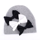Barnhatt med rosetter 7