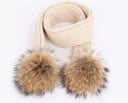 Barns stickade vinterhalsduk med pomponer J3133 1
