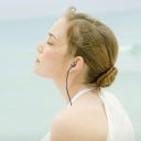 Bas-oordopjes met een kabel van 1,2 m en 8 schuimrubberen oorkappen Connector 3,5 mm jack Frequentiebereik 16 Hz tot 23,2 kHz Gevoeligheid 108 dB 5