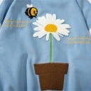 Baseballjacka med broderad blomma i kruka på ryggen Vita ärmar Märke med bokstaven M Randiga muddar Bomull med polyester 5