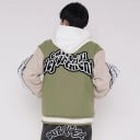 Baseballjacke mit kontrastfarbigen Ärmeln Aufnäher und Grafiken mit Schriftzügen Druckknopfverschluss Gestreifte Rippbündchen Polyester 6