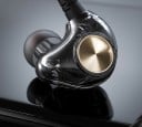 Basse hovedtelefoner i øret med mikrofon og kontrolledning Kabelføring bag øret Længde 1,2 m Stik 3,5 mm jack Frekvensområde 20 Hz til 20 kHz 4