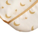 Bavaglino per bambini 30 x 25 cm con tasca inferiore per gli avanzi di cibo. Stelle cadenti e lune ocra su sfondo crema. Bordo ocra 3