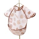 Baveta pentru bebeluși și copii mici 30 x 25 cm Mâneci peste umeri Model de patiserie pe fundal crem Margine de cacao și buzunar pentru resturi de mâncare 4