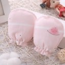 Bavlněné kojenecké rukavice pro miminka 0 až 6 měsíců Měkké rukavičky ze 100% bavlny s pružnou manžetou a potiskem Rozměr 10 x 8 cm 5