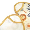 Bavoir à manches courtes pour enfants 30 x 25 cm motif Safari avec lions et palmiers fond crème et bordure moutarde poche pour les restes de nourriture 3