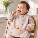 Bavoir imperméable pour enfants avec manches longues et impression en coton rose clair pour les tout-petits avec poche et bouton-pression 3