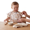 Bavoir pour bébés et tout-petits 30 x 25 cm Manches sur les épaules Motif de pâtisserie sur fond crème Bordure en chocolat et poche pour les restes de nourriture 5