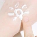 Bělící opalovací krém SPF 50 Hydratační gel-krém 50 ml UVA i UVB ochrana Odolný proti vodě i potu Na obličej i tělo Pro všechny typy pleti 3
