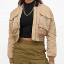 Bermuda bomber curta para senhora com zíper, gola canelada, punhos e bainha. Dois bolsos com aba no peito. Bolso no braço. Algodão 4
