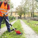 Bezkefová aku kosačka na trávu 4000W 18V 1 batéria Digitálny displej 36000 ot./min Skladacia rukoväť 93–135 cm Šírka záberu 25,5 cm 2