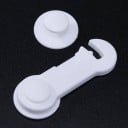 Bezpečnostní pojistka na nábytek 5 ks Samolepicí dětský zámek na dvířka skříněk a zásuvky s háčkem Bílý plast ABS Rozměry 9 x 3 cm 3