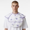 Biberon pentru copii cu umeri 30 x 25 cm cu buzunar pentru captarea resturilor Fundal crem cu afine violet și frunze Margină violetă 3