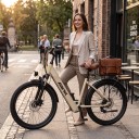 Bicicleta elétrica leve para adultos Aairsk SU7 Motor 750 W Bateria 36 V 13 Ah Rodas 24 polegadas Shimano 7 velocidades Baixa entrada Bege 5