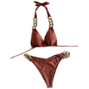 Bikini de mujer de lujo con cadena metálica en los tirantes y laterales. Top triangular y bañador con brillo elegante para el verano. 4