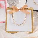 Bílá papírová dárková taška s výrazným barevným okrajem a barevnou mašlí 10,5x8,3x7,2 cm provázkové ucho dárky 2