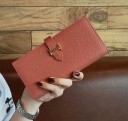 Billetera larga para dama de cuero y poliéster con tapa y hebilla metálica, superficie granulada, forma delgada, accesorio elegante 6