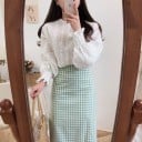Blouse blanche en coton pour femme avec de longues manches amples Rayures en dentelle verticales et broderie ajourée Poignets froncés avec volants 5
