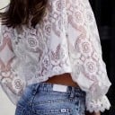 Blouse en dentelle pour femmes à manches longues Dentelle blanche transparente avec motif floral Volants aux manches Col haut Coton et polyester 4
