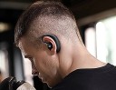 Bluetooth handsfree -kuulokkeet korvakiinnityksellä Oikeaan ja vasempaan korvaan Bluetooth 5.0 Kantama 10-15 m Puheluiden ja äänenvoimakkuuden 2