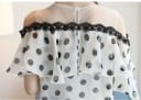 Blusa bianca da donna con pois neri e spalle scoperte Volant con bordo in pizzo nero Maniche corte Sella trasparente Poliestere con spandex 6