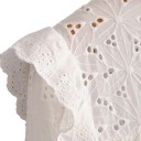 Blusa blanca con perforaciones 6