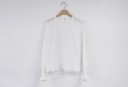 Blusa branca de algodão para senhora com mangas longas e soltas Riscas verticais de renda e bordado perfurado Punhos franzidos com volantes 1