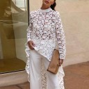 Blusa branca de mulher com buracos 3