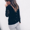 Blusa da donna con maniche lunghe in pizzo e scollo a V profondo con chiusura a bottoni. Materiale in cotone e poliestere. Adatta 6
