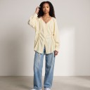 Blusa da donna con maniche lunghe, scollo a V, bottoni e lacci regolabili sui lati del davanti 1