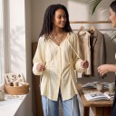 Blusa da donna con maniche lunghe, scollo a V, bottoni e lacci regolabili sui lati del davanti 6