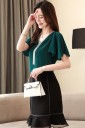 Blusa de chiffon feminina com mangas curtas e soltas Decote decorativo em V com acabamento prateado e longas franjas Corte solto Poliéster 4