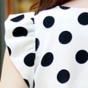 Blusa de chiffon para mujer con lunares y mangas cortas con volantes Cuello redondo con pliegue en la parte delantera Muy cómoda Material agradable 6