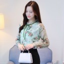 Blusa de mujer con flores y lazo 4