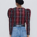 Blusa de mujer con hombros voluminosos y mangas largas Patrón de cuadros en rojo y negro con líneas blancas Escote redondo Poliéster 2