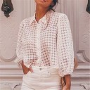 Blusa de verano blanca translúcida para mujer con cuello y mangas abullonadas de tres cuartos Patrón de flores pequeñas Cierre de botones Poliéster 3