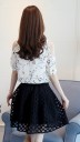 Blusa de verão elegante para senhora com padrão floral e ombros à mostra Manga curta Decote redondo Poliéster suave com spandex 3
