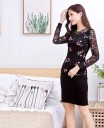 Blusa elegante nera da donna con pizzo e applicazioni floreali colorate Maniche lunghe in pizzo Tulle trasparente al collo Poliestere 5