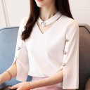 Blusa feminina com botões dourados 1