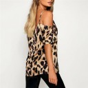 Blusa feminina com padrão de leopardo e ombros à mostra Alças finas e decote em V Mangas curtas e soltas Corte fluido Material poliéster 3